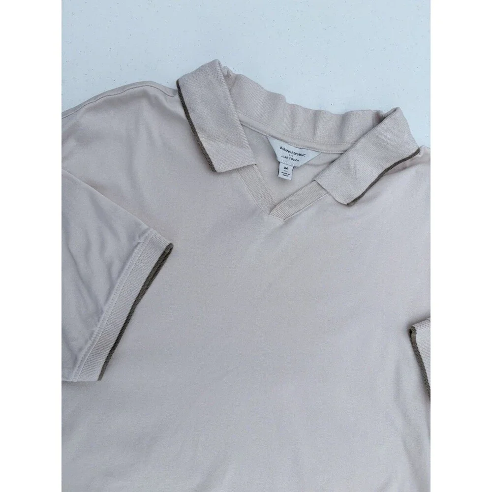 Banana Republic Polo Shirt Men’s Med Beige Luxe Touch Performance Short Sleeve